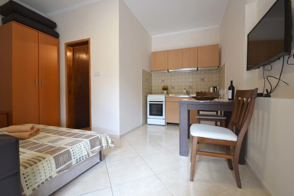 Apartment Dionis Kotor